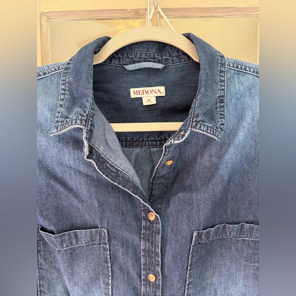 Denim chambray button up top size medium - Picture 3 of 4